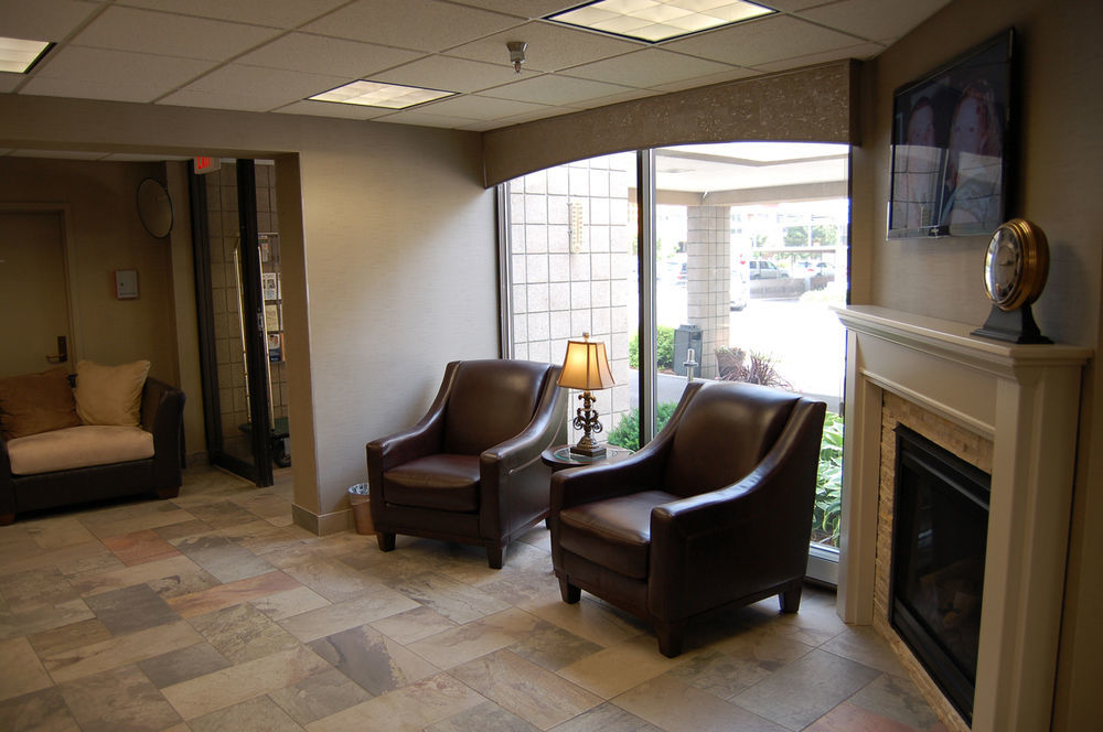 Brentwood Inn And Suites Рочестер Экстерьер фото